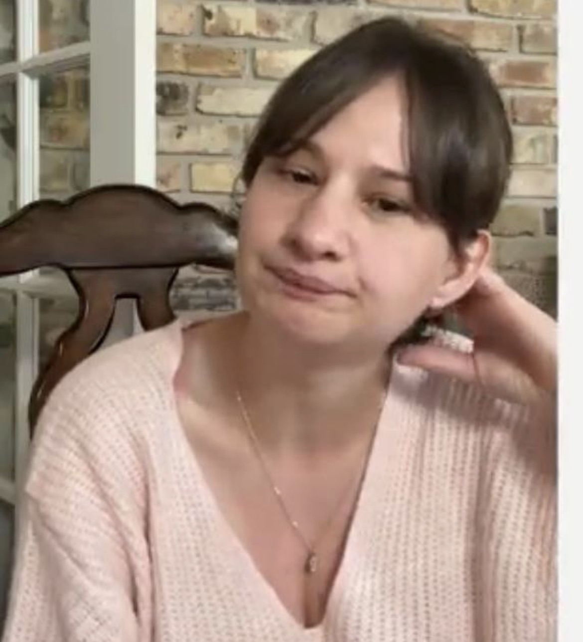A pic of GRB making a weird smirk at the camera