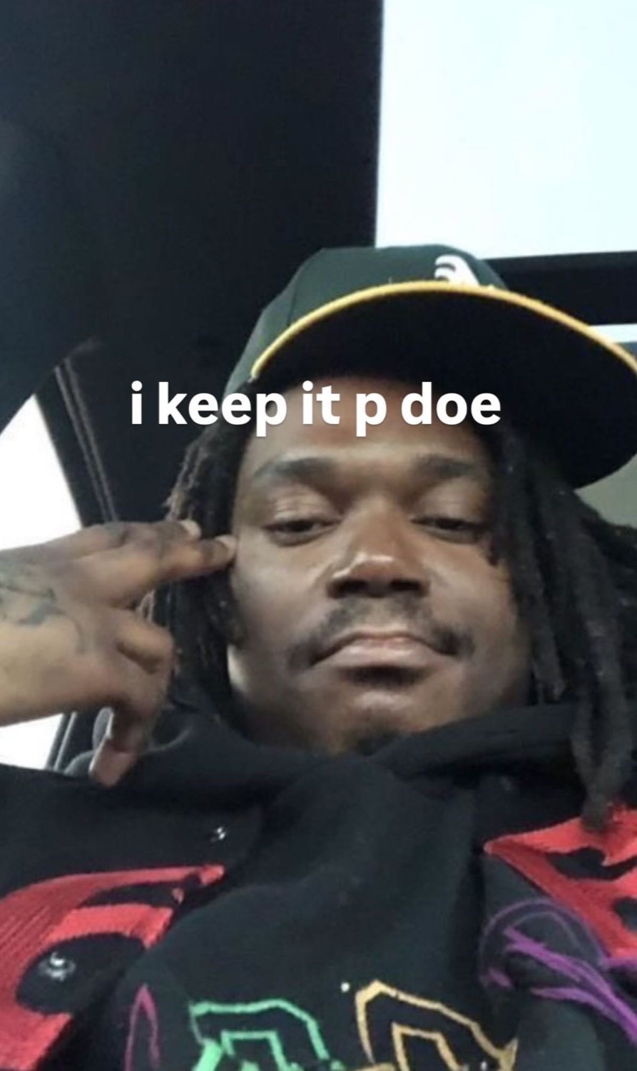Man pointing to his temple: 'i keep it p doe'
