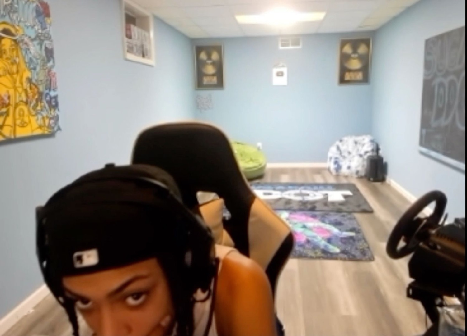 Streamer ducking into the bottom of frame with a narrow, suspicious side-eye