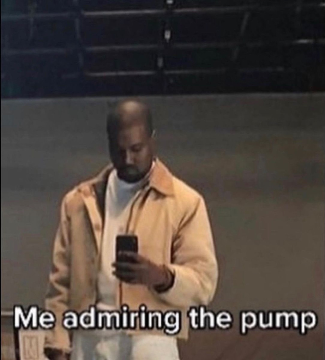 Kanye West taking a mirror selfie: 'Me admiring the pump'