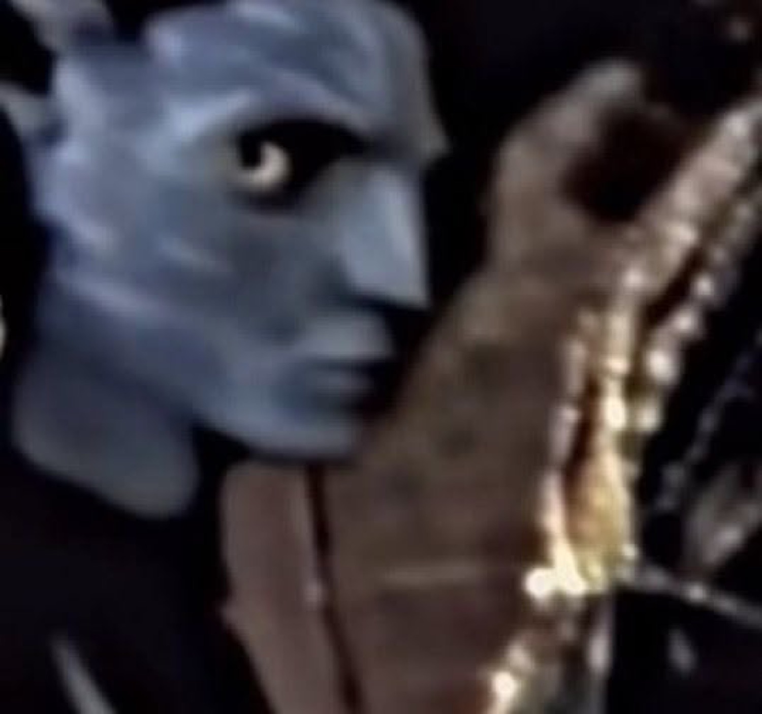 Na'vi character from Avatar glancing sideways with a skeptical, watchful look