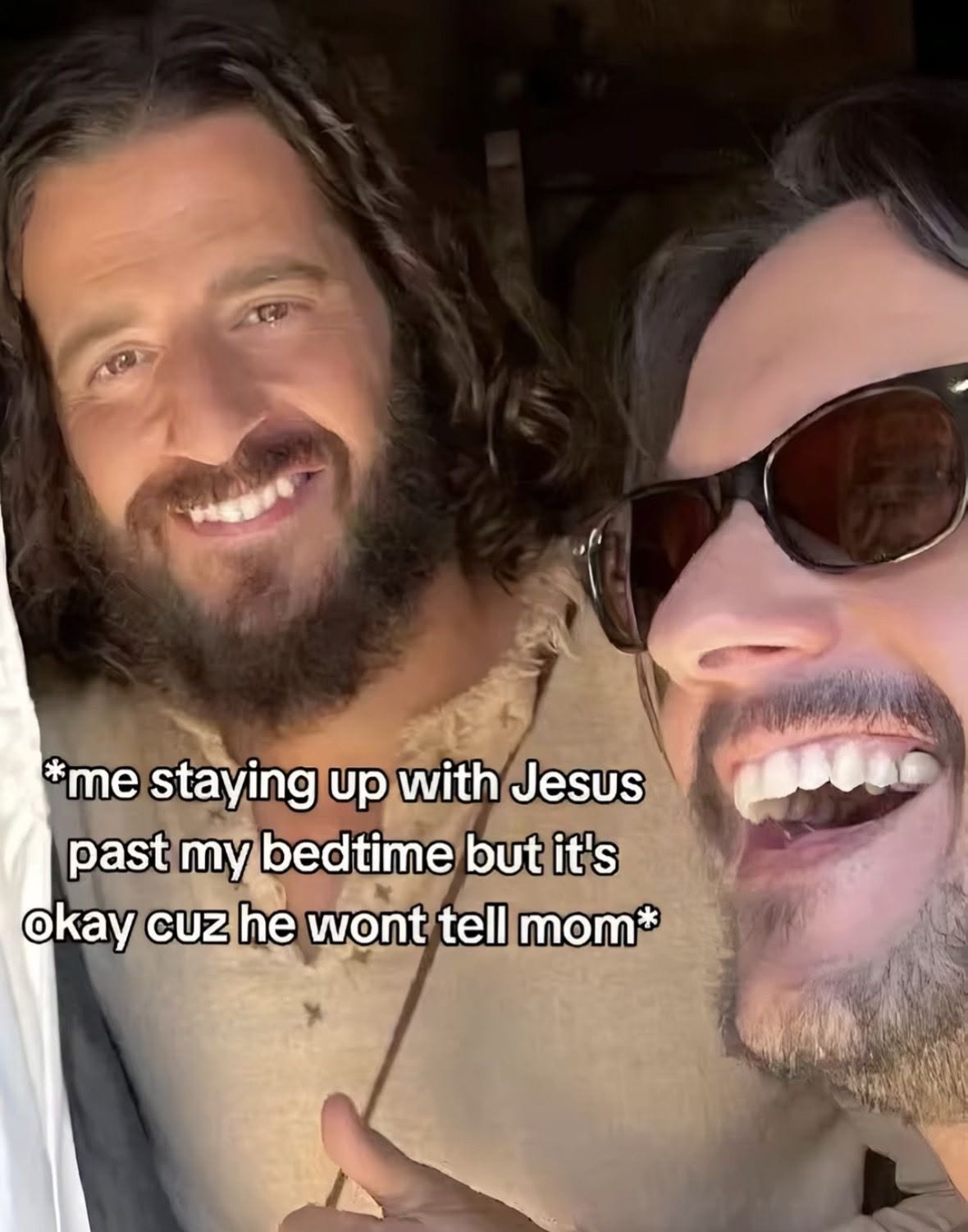 Selfie with a grinning Jesus actor: 'me staying up with Jesus past my bedtime but it's okay cuz he wont tell mom'