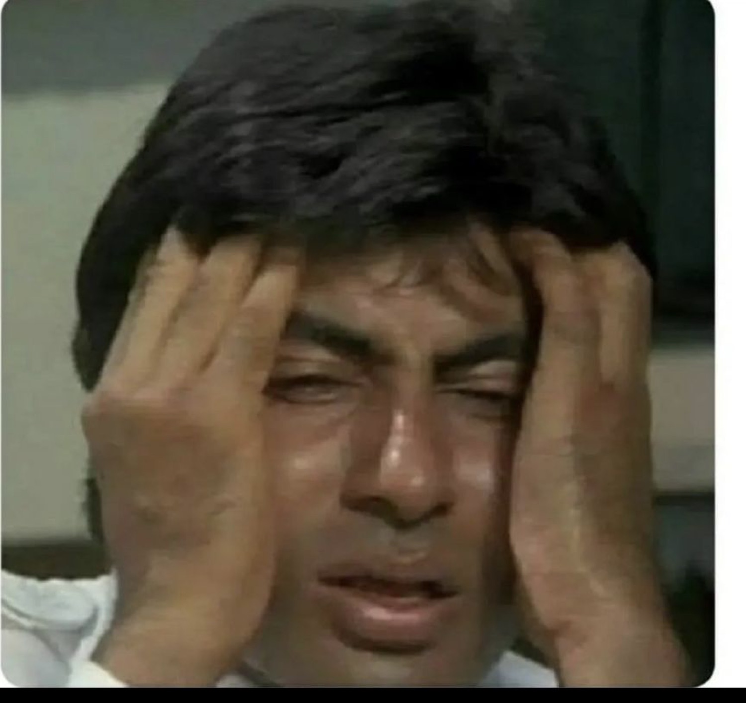 Shah Rukh Khan clutching his head in stress